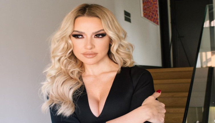 Hadise Galatasaraylı yıldıza gönlünü kaptırdı