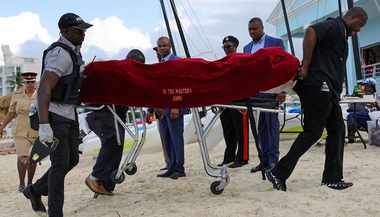 Balayında köpek balığına yem oldu. Kocası çaresizce izledi