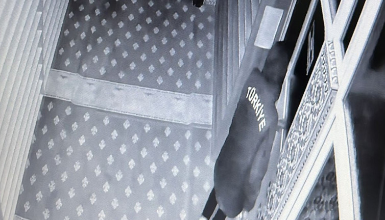 Camilerden yardım kutusu çalan hırsız yakalandı