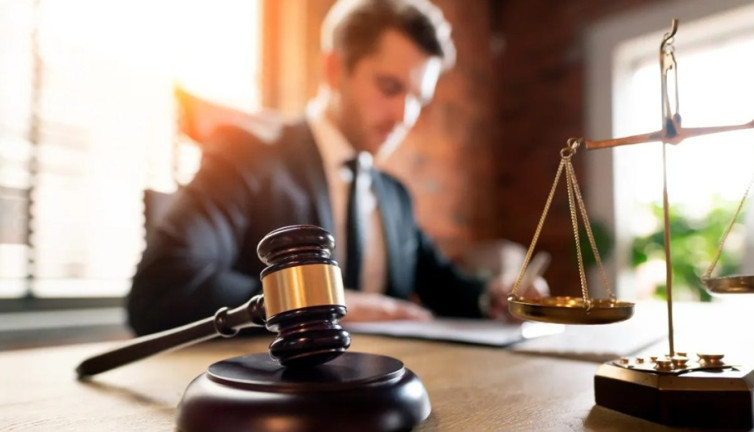 Aynı adliyede bir günde 25 duruşmaya katıldı