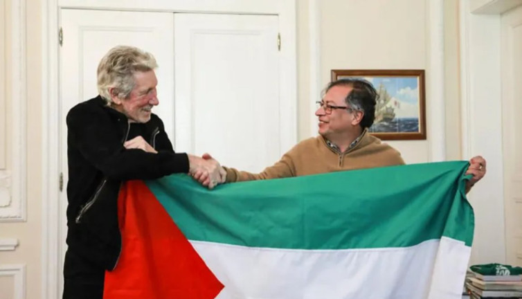 Efsane şarkıcı Filistin bayrağı açtı
