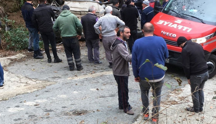 Rize’de otomobil şarampole uçtu