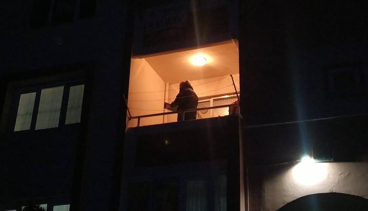 Genç kadın evinin balkonunda ölü bulundu