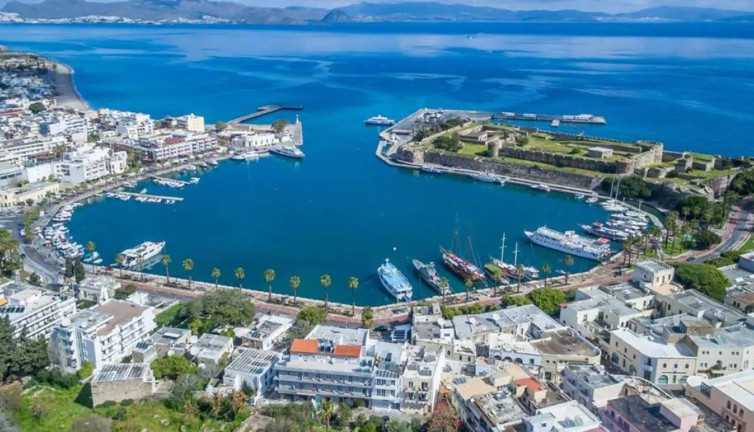 Yunanistan'ın 10 adası KKTC'yi iflasa sürükleyebilir. Geçen sene 1 milyon Türk gitmişti