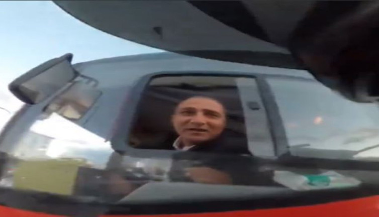 Trafikte otobüs şoförü ile motorcu arasında diyalog gündem oldu