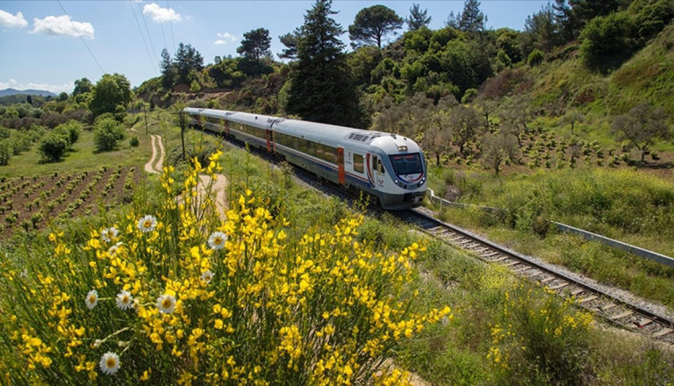 Göller Ekspresi gündüz de yolcu taşıyacak