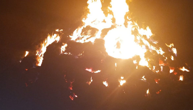 60 bin liralık saman balyası kül oldu