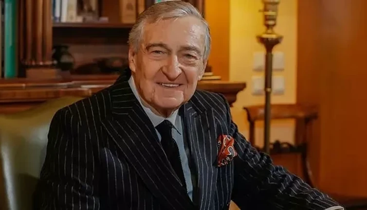 Rahmi Koç uçağını satışa çıkardı