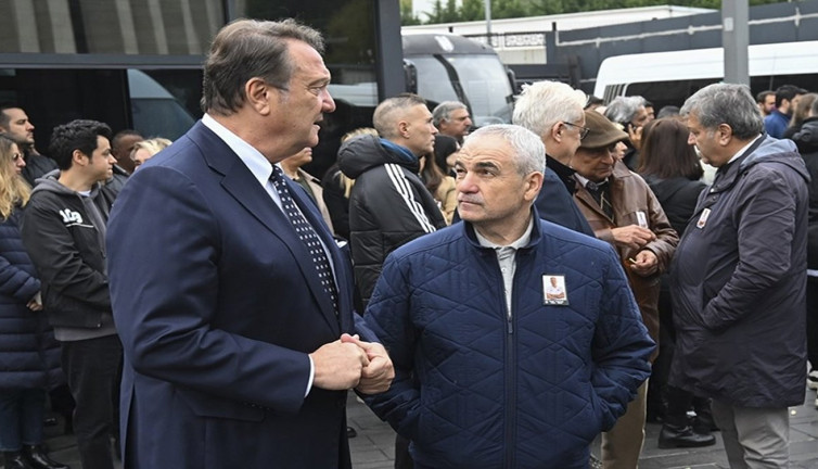 Beşiktaş'a Rıza Çalımbay'ın yerine kim geliyor? İspanyol teknik adam teklifi aldığını açıkladı