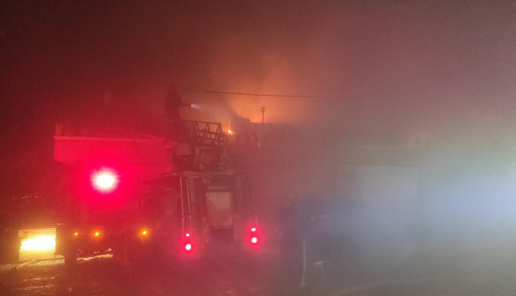 Çanakkale’de bir evde çıkan yangında ev kullanılamaz hale geldi