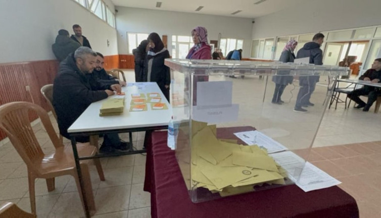 1100 nüfuslu köy referanduma gitti. Köyün geleceğini oyladılar