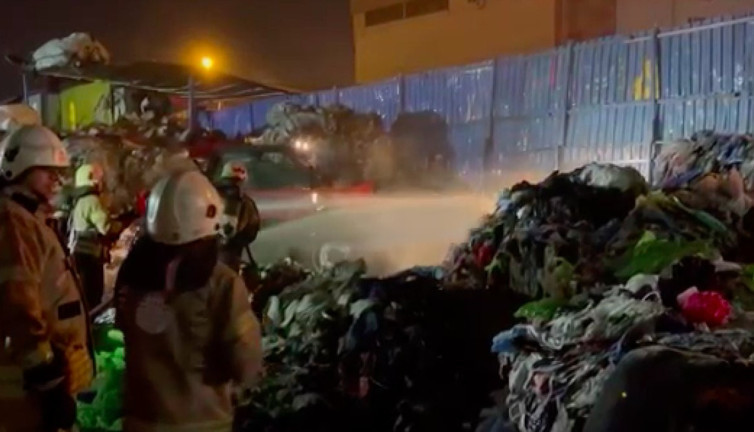 Ümraniye'de çifte yangın alarmı: Hızlı itfaiye müdahalesiyle alevlere son verildi!