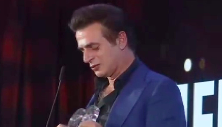 Teoman'ın ödül konuşması güldürdü: "Çok güzel bir gece. After party var mı?"