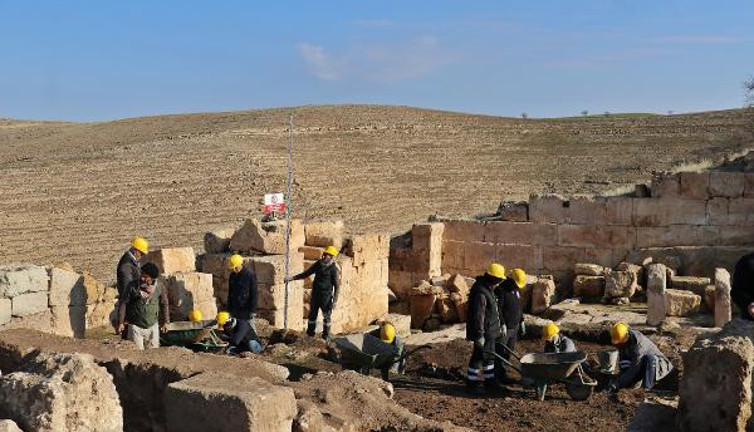 Diyarbakır’da 1800 yıllık ameliyat malzemeleri bulundu