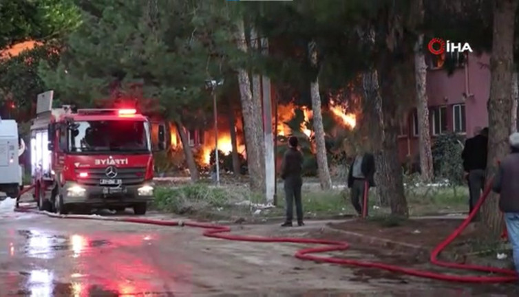 Adana’da eski devlet hastanesinde yangın