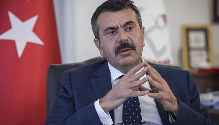 Sanatçılar MEB Bakanının görevden alınmasını talep etti