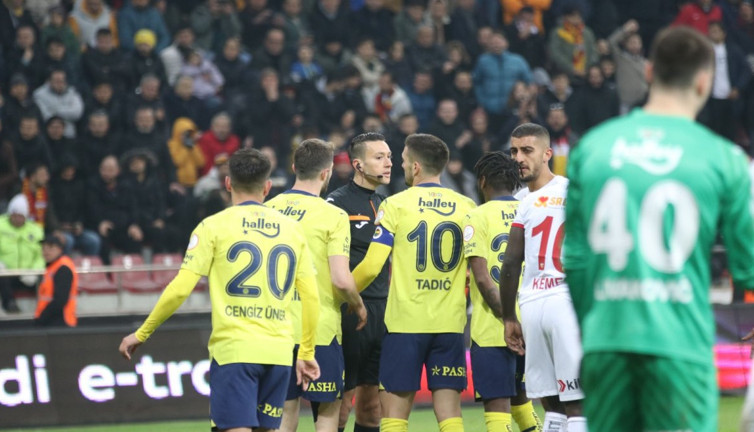 Zorbay Küçük Fred'e bakın neden kırmızı kart göstermiş? Açıkladı