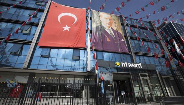 Ankara'da İYİ Parti'nin 4 ilçe başkanı görevden alındı