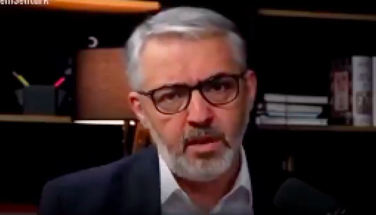 Erem Şentürk: "Çocuk tecavüzcüsü bir adamdır Noel Baba."