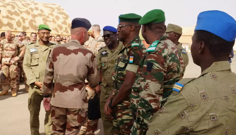 Fransız askerleri Nijer'den ayrıldı