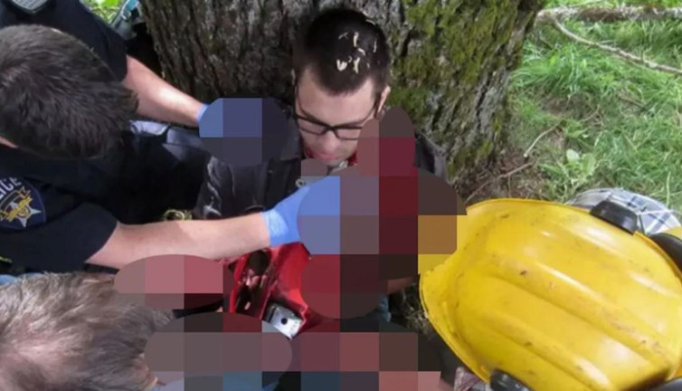 Elektrikli testere elinden kayıp boynuna saplandı