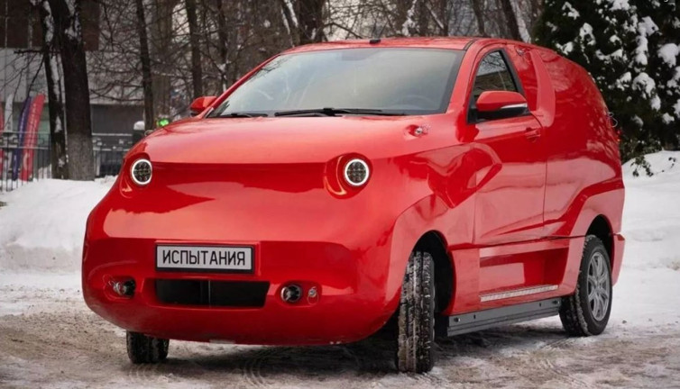 Ruslar yepyeni bir elektrikli otomobil yaptı. Tipi biraz alay konusu oldu