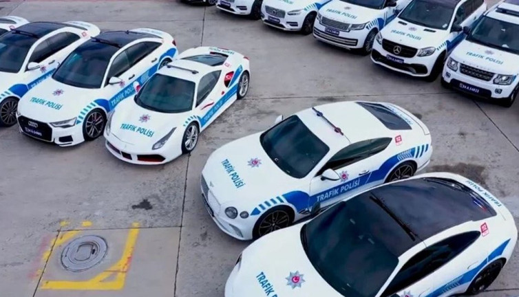 Mahfi Eğilmez’den lüks polis araçlarına tepki. 'Maserati'li polisi gören enflasyonun düşeceğine inanır mı?'