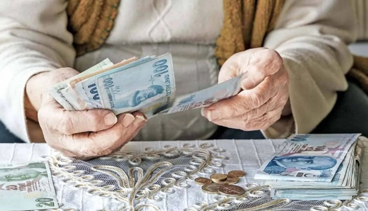 Milyonlarca emekli Ocak'ta eksik maaş alacak. Kara haberi işin uzmanı duyurdu