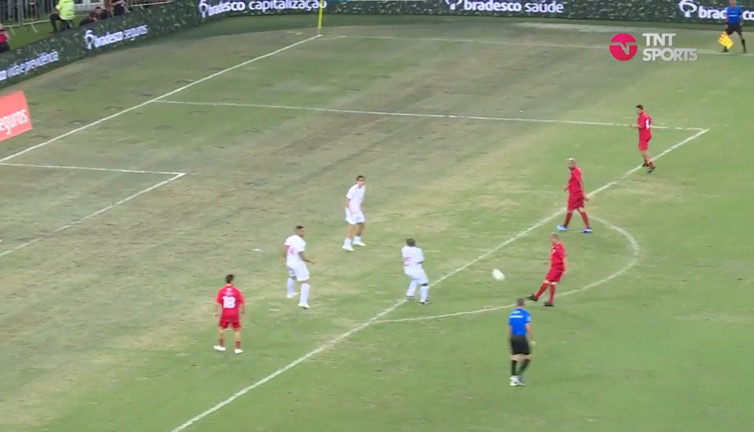 Alex'in şahane golüne 'form geçici klas kalıcı' yorumları yaptılar. Yardım maçında harika gol attı