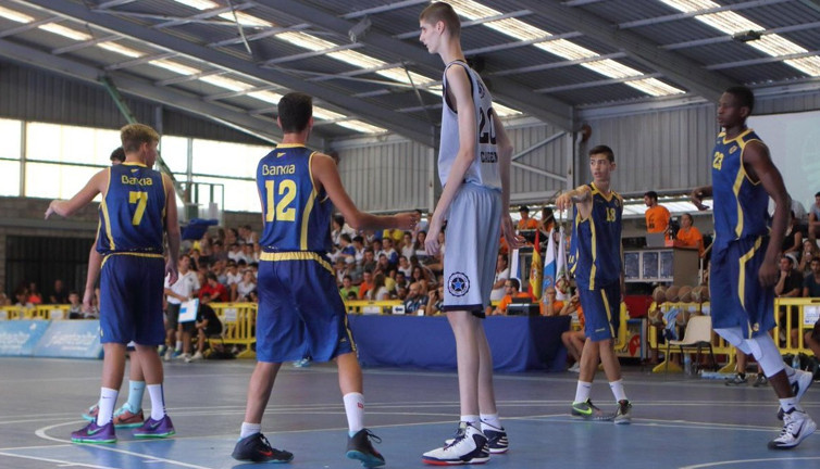 2.31'lik dev basketbolcunun 20 yaşında dünyası karardı