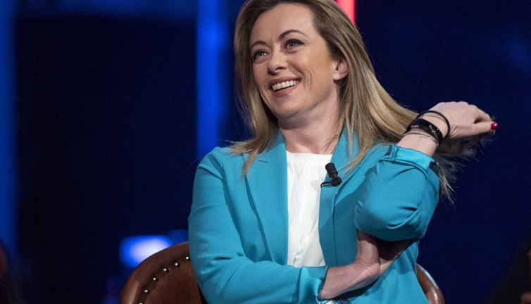 Ülkenin ilk kadın başkanına 'Yılın Erkeği' ödülü verildi