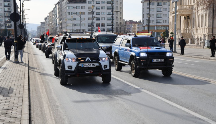Şehitleri anmak için 150 araçlık konvoy düzenlendi