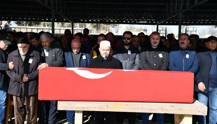 Cinayete kurban giden sözleşmeli er son yolculuğuna uğurlandı