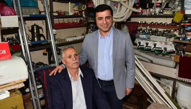 Selahattin Demirtaş’ın babası defnedildi