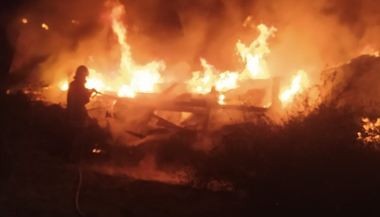 Mersin’de kaza yapan tır alev aldı