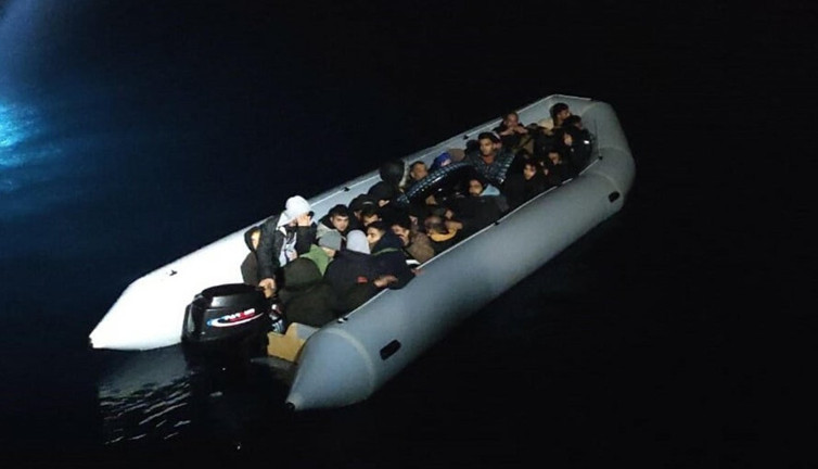 Bodrum’da Yunanlıların geri ittiği göçmenlerin yardımına Sahil Güvenlik koştu