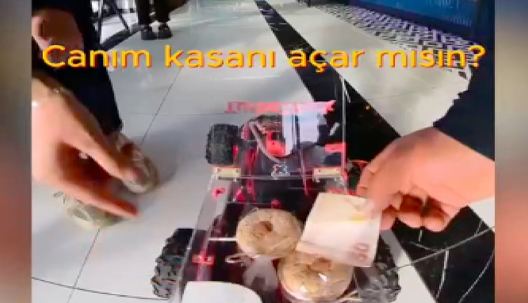 Uzaktan kumandalı arabasını pastaneden acıbadem kurabiyesi almaya gönderdi