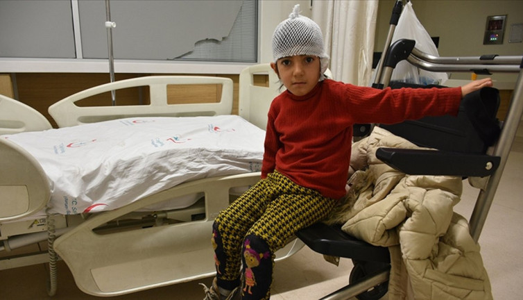 8 yaşındaki Ela’ya okul dönüşü başıboş 10 köpek saldırdı. Köpek terörüne kim dur diyecek