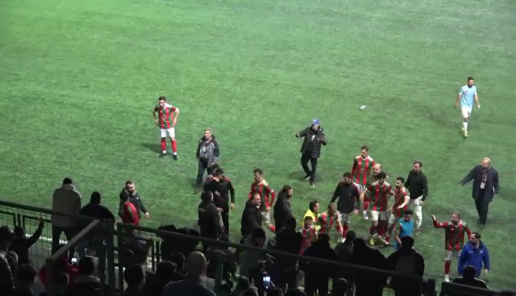 Başakşehir maçı bitti adeta savaş çıktı. Polis biber gazı sıktı