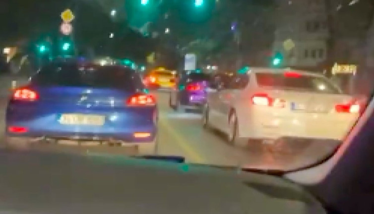 Bağdat Caddesi'nde genç kızlar tarafından arabalarla koşturulan gençlerin durumunu başka bir genç anlattı