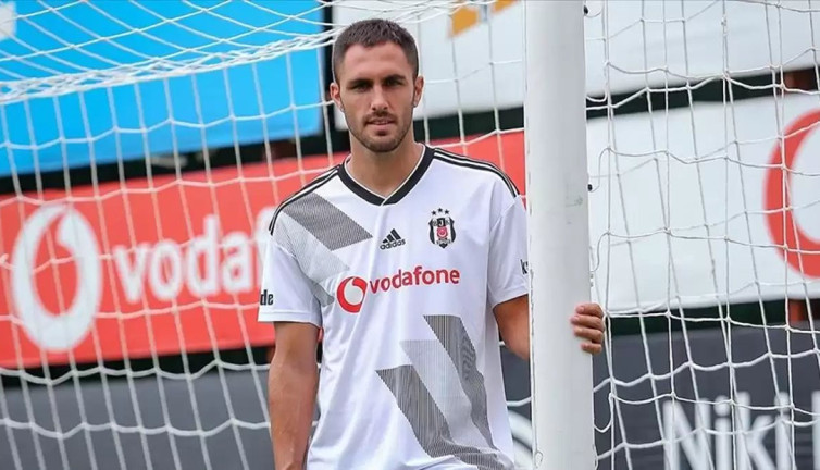 Beşiktaş transfer yasağının kıyısından döndü. Eski futbolcusuna servet ödedi