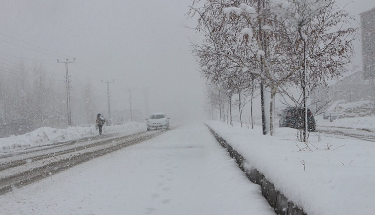 Bingöl’ün bir ilçesinde eğitime ara verildi