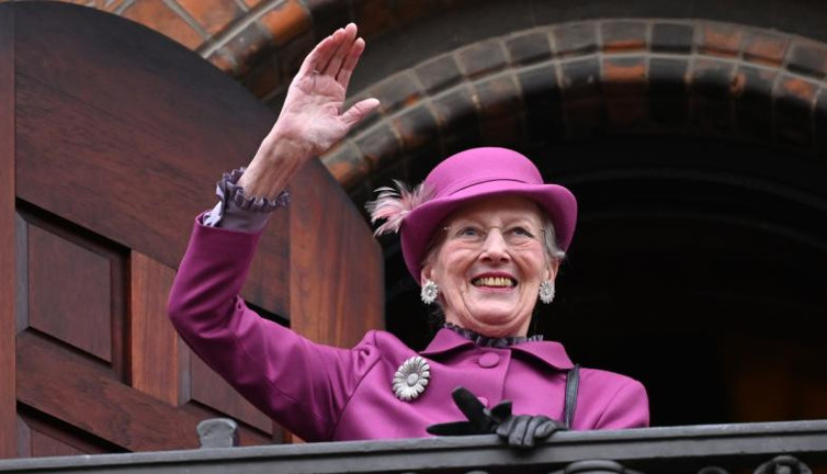 2. Margrethe Danimarka hükümdarlığını oğlu Prens Frederik'e bıraktı
