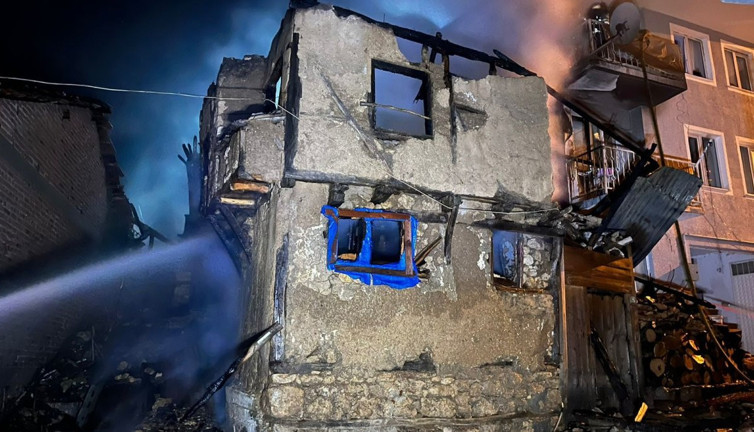 Bursa’da bir ahırda çıkan yangında çok sayıda büyükbaş hayvan telef oldu