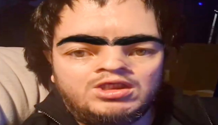 Şahan Gökbakar'dan "bozuk otobüs" kumpasına özel video, izleyenler gülmekten kendini alamadı