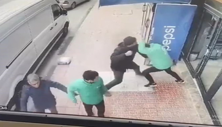 Aksaray’da taşlı yumruklu yol verme kavgası