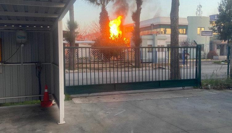 İzmir'de fabrika yangını. 1 işçi öldü