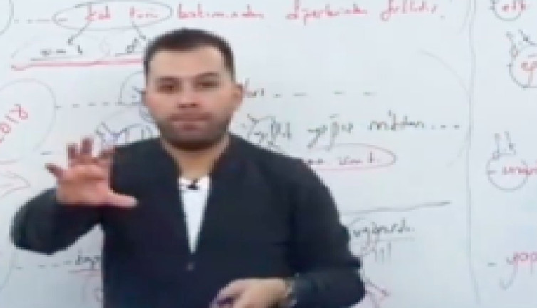 'Sevmek' kelimesini anlatırken öğrencilerine aşk acısı yaşatan öğretmen