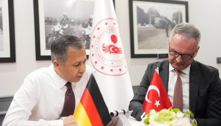 Bakan Yerlikaya, Alman mevkidaşı ile görüştü