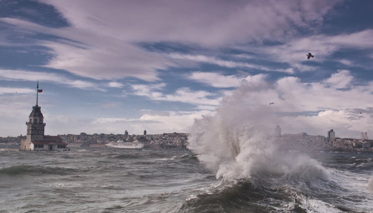 AKOM saat vererek uyardı. İstanbul'u fırtına vuracak